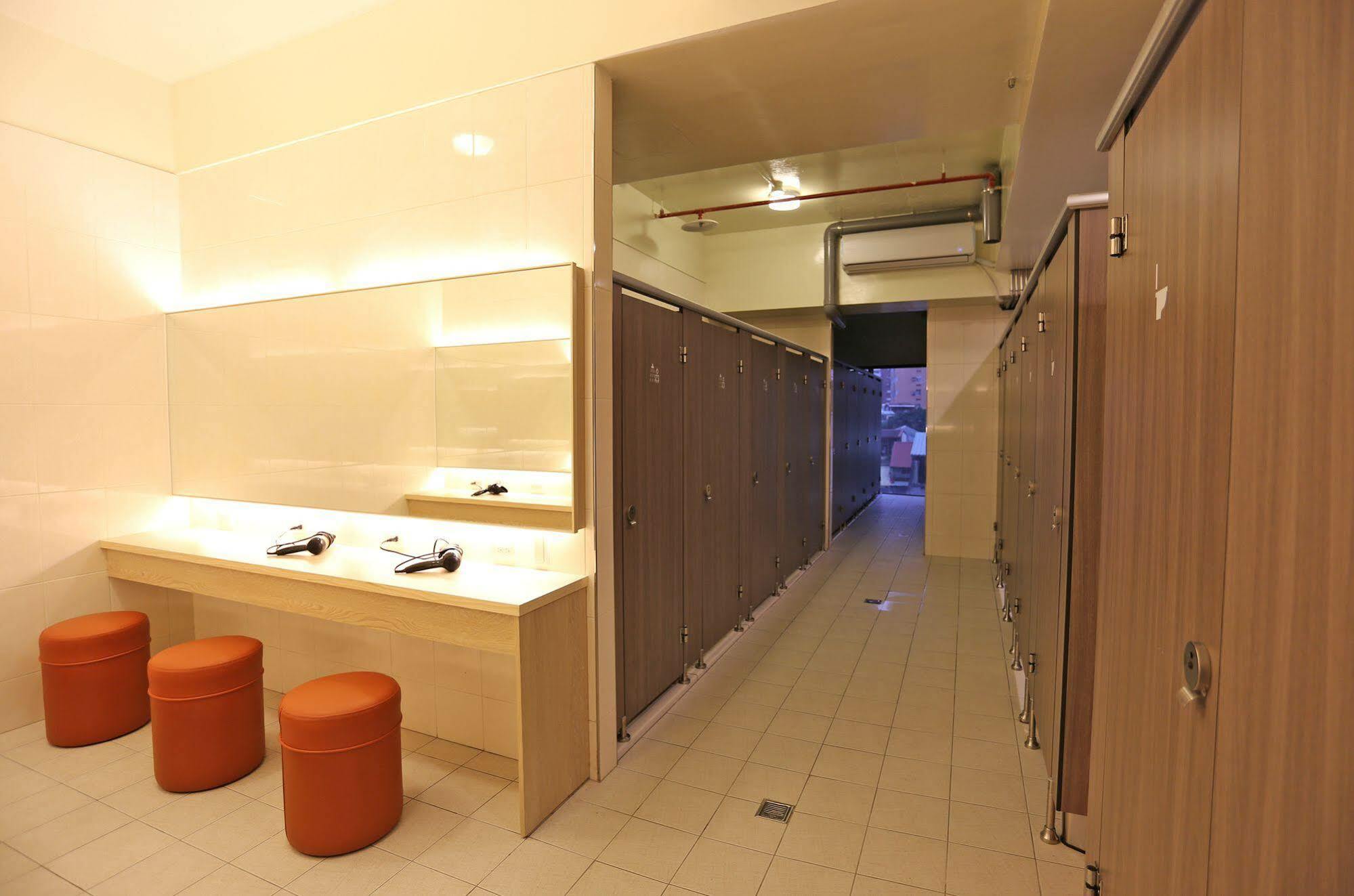 晶城青年旅館 4F Taipei Extérieur photo